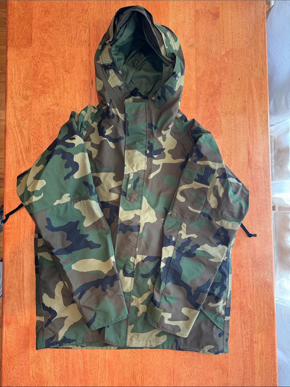 USGI ARMY issue ECWCS XL Regular Gore-tex Parka in Woodland Camo W/ fixable tear